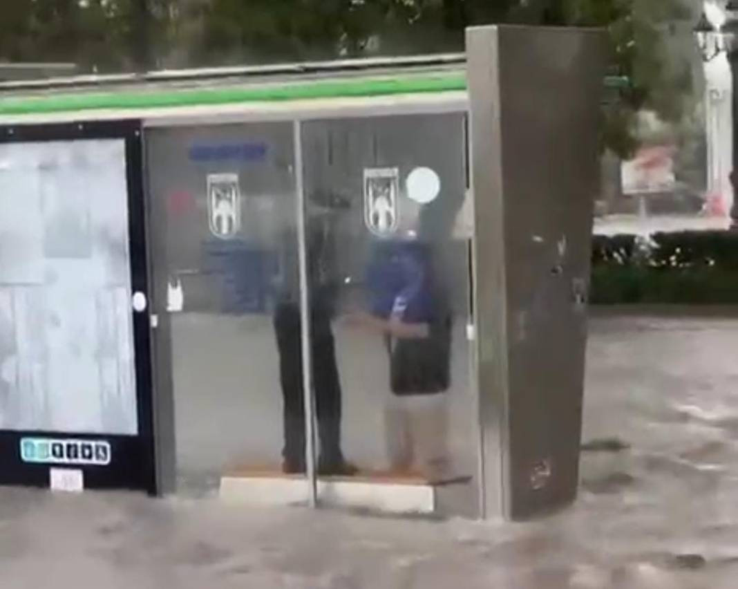 Ankara’da sağanak yaşamı felç etti! Alt geçit ve caddeler sular altında kaldı - Resim: 17